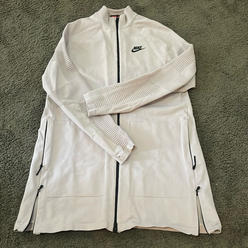 Women’s Nike zipper jacket. Size S